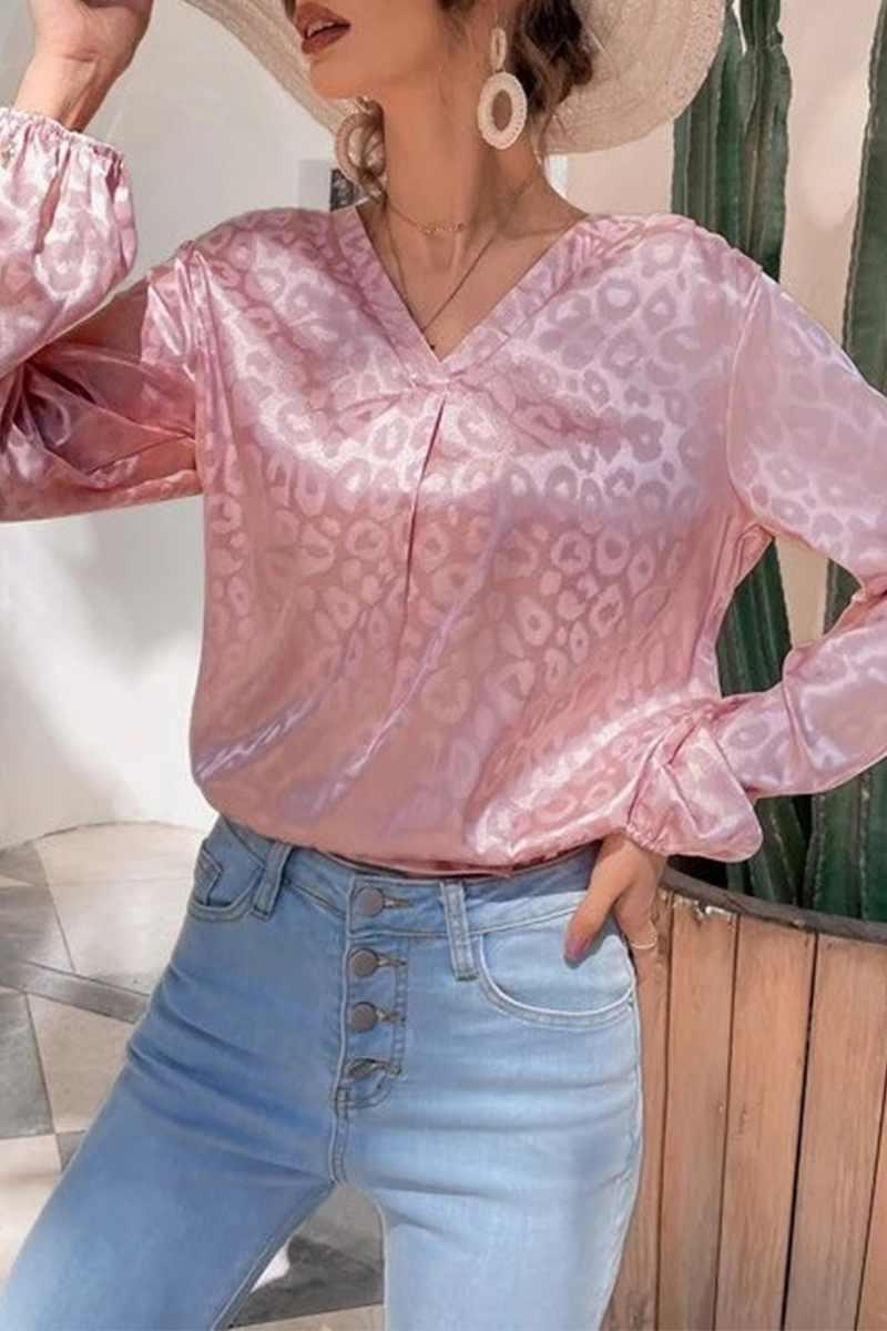 Effortlessly Elegant Top with a Timeless Design