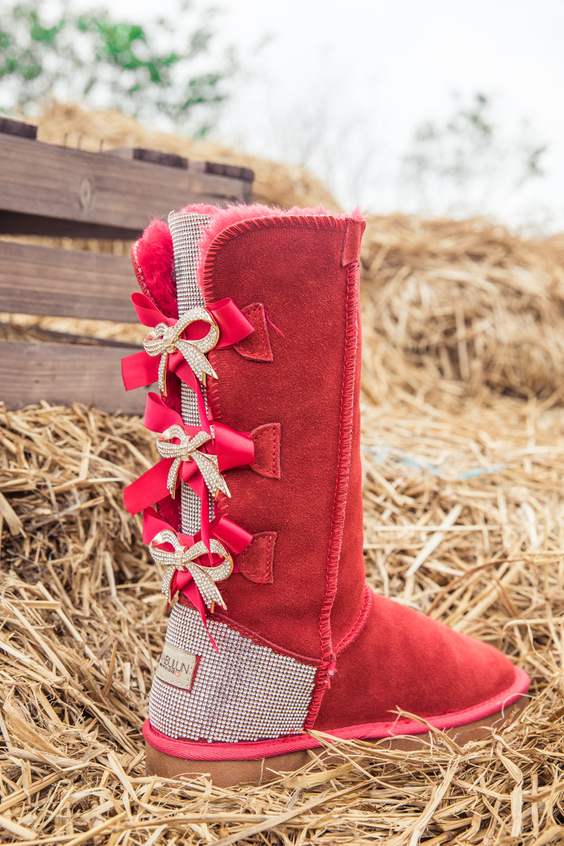 Well Tailored Boots with a Graceful Silhouette