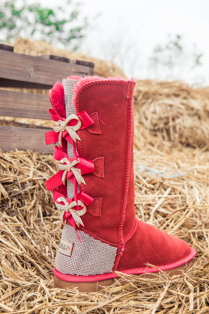 Well Tailored Boots with a Graceful Silhouette