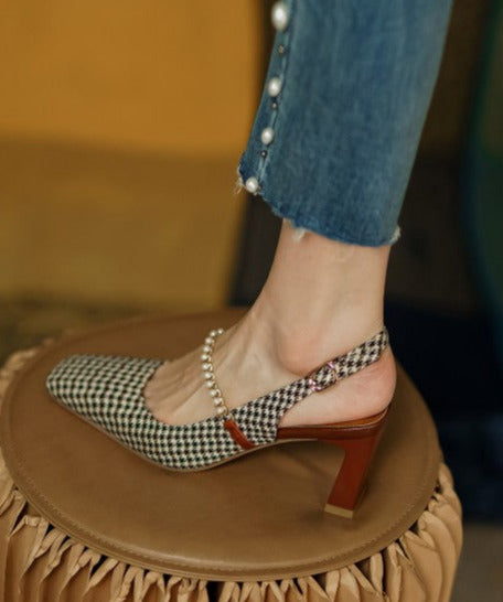 Effortlessly Elegant Heels with a Timeless Design