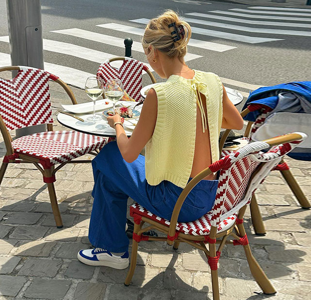 Beautifully Finished Top in a Timeless Design