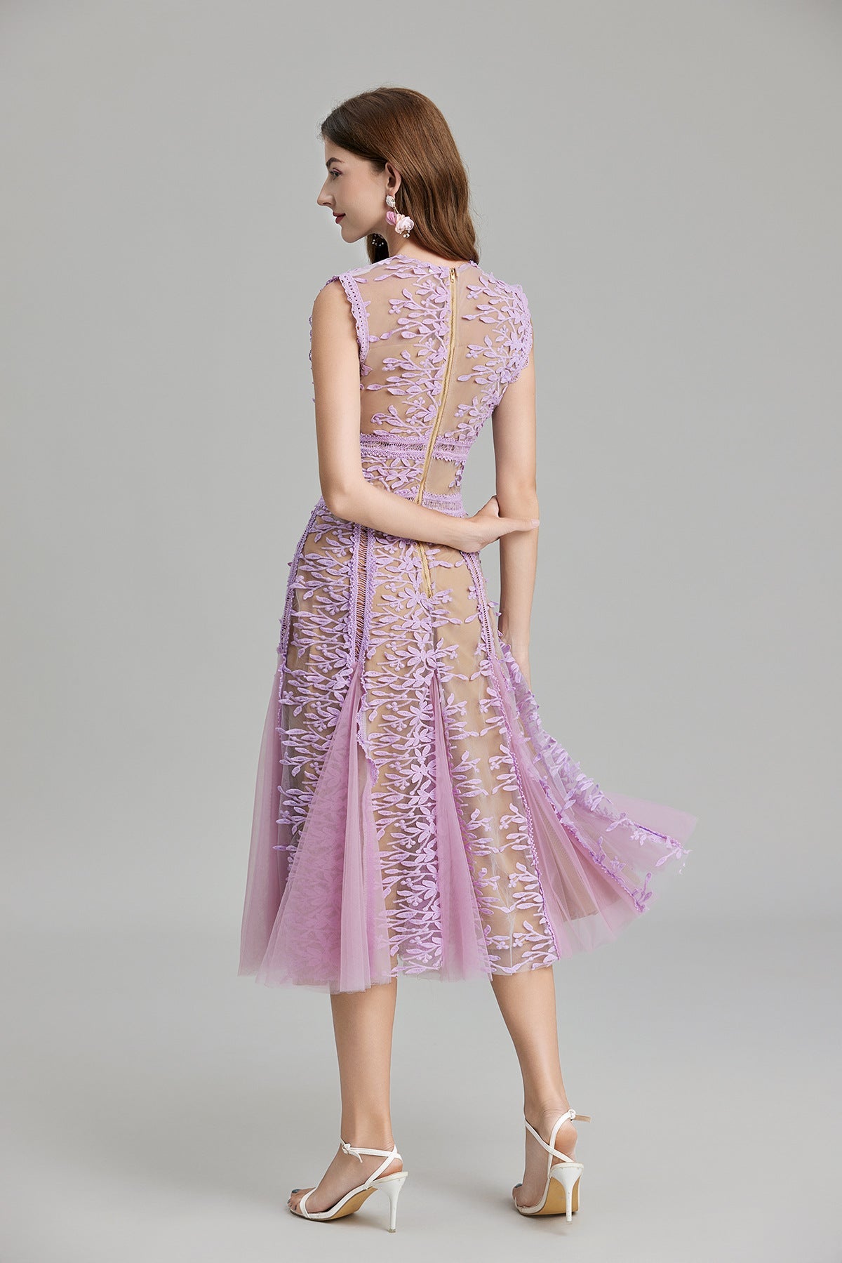 Well Tailored Dress with a Graceful Silhouette
