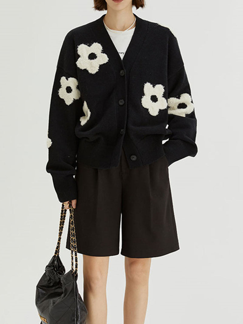 Effortlessly Elegant Cardigan with a Timeless Design