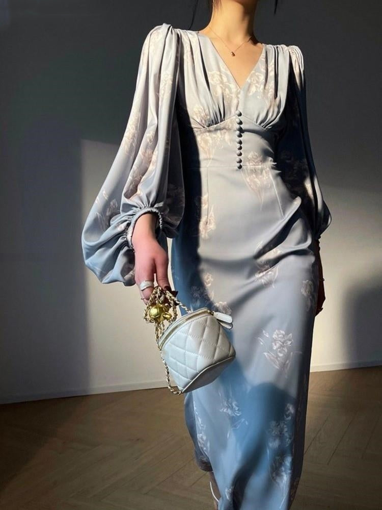 Beautifully Crafted Dress in a Classic Style