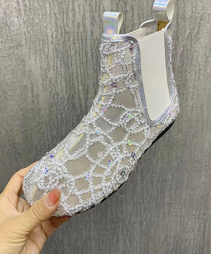 Well Tailored Boots with a Graceful Silhouette