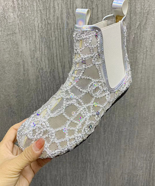 Well Tailored Boots with a Graceful Silhouette
