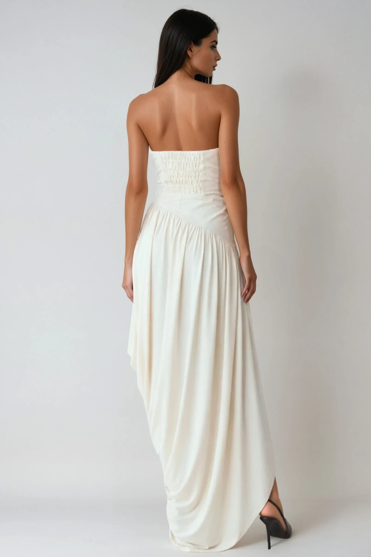 Well Tailored Dress with a Graceful Silhouette