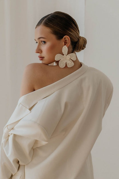 Sophisticated Garment with a Clean Classic Look