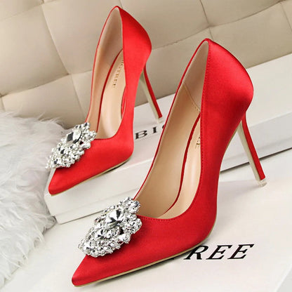 A Vintage Style Heels with Delicate Timeless Details