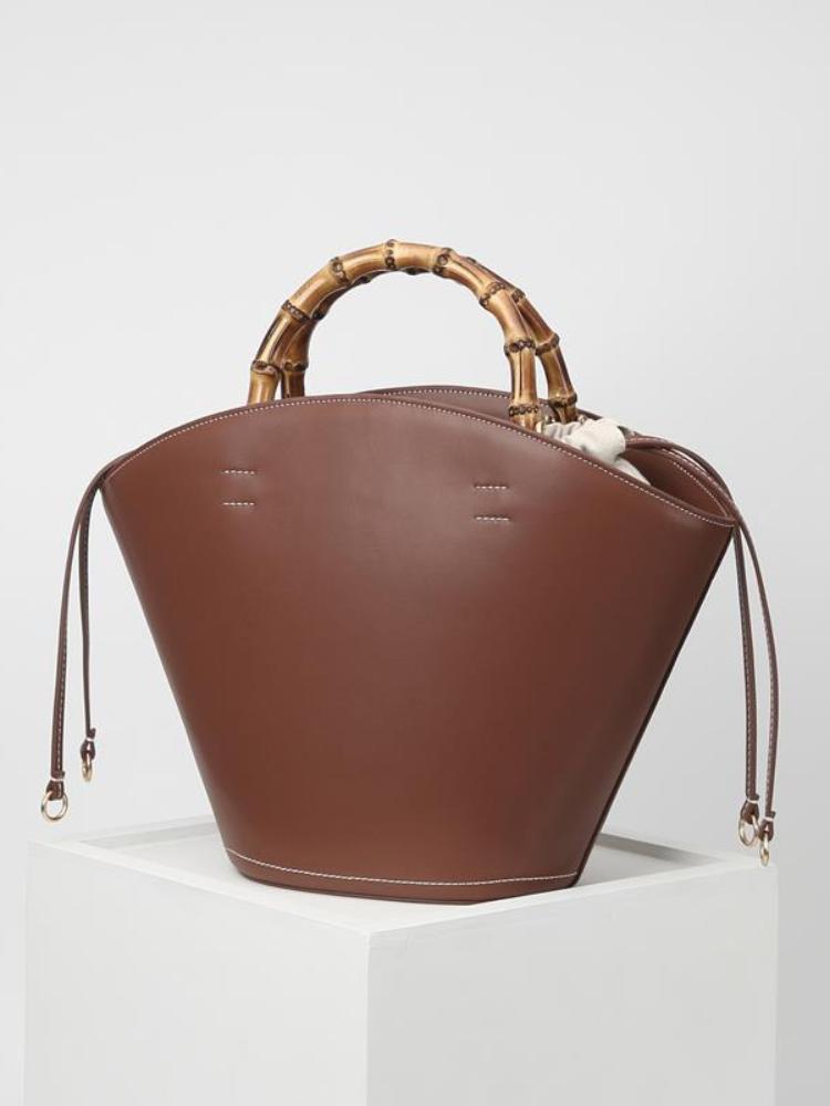 Gracefully Styled Bag for Any Occasion