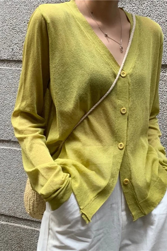Well Tailored Cardigan with a Graceful Silhouette