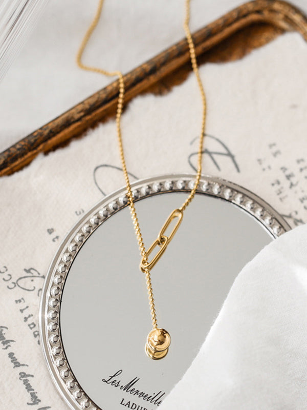 Effortlessly Elegant Garment with a Timeless Design