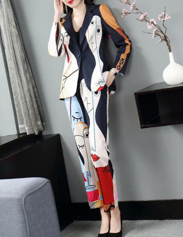 Effortlessly Elegant Pants with a Timeless Design