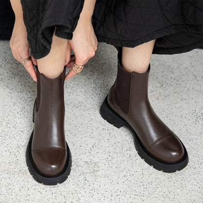 Effortlessly Elegant Boots with a Timeless Design