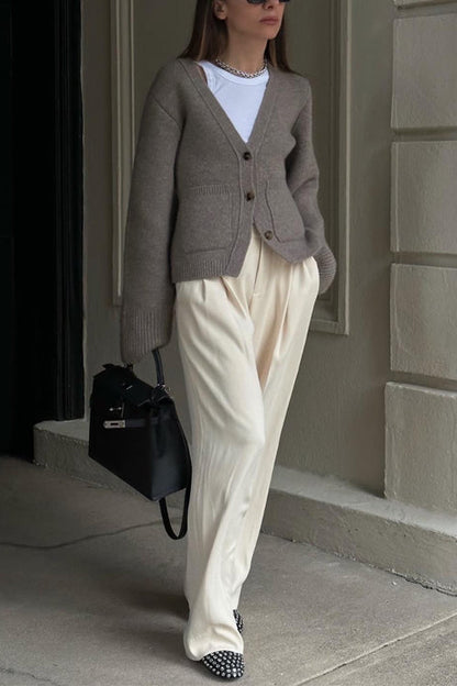 Well Tailored Cardigan with a Graceful Silhouette
