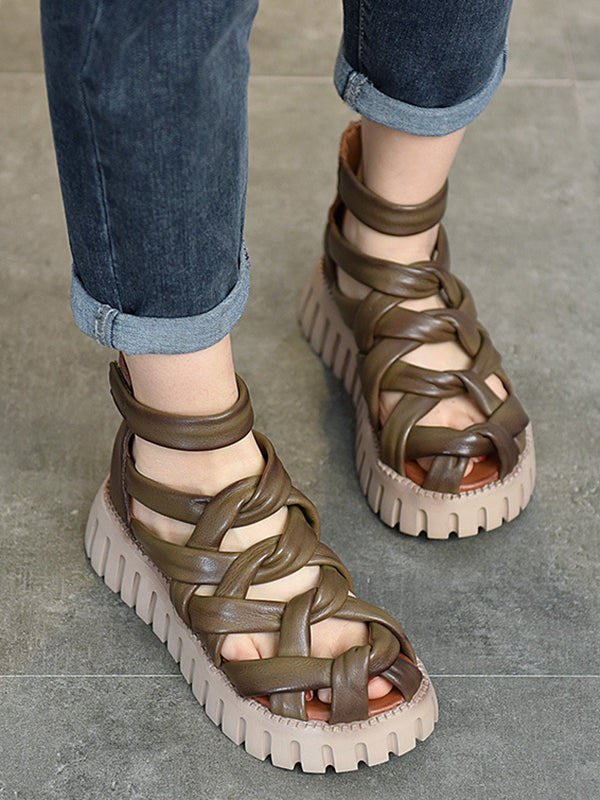 Effortlessly Elegant Sandals with a Timeless Design