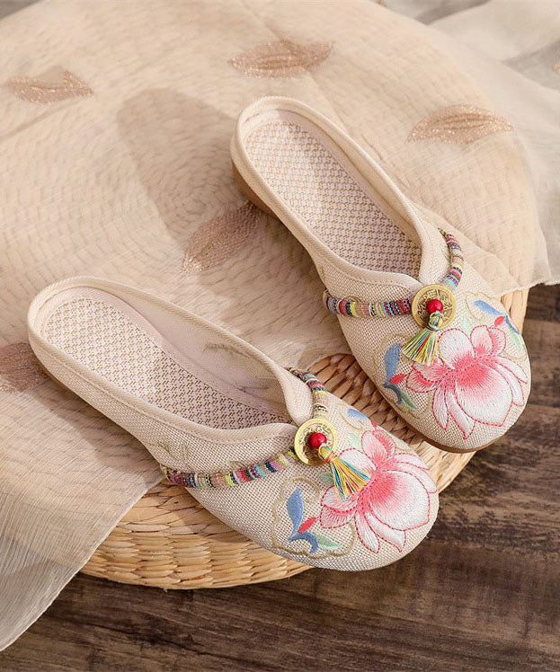 Effortlessly Elegant Sandals with a Timeless Design