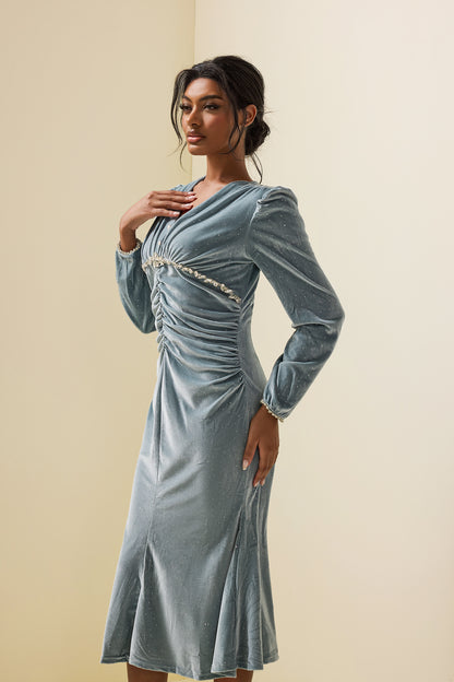 Beautifully Finished Dress in a Timeless Design
