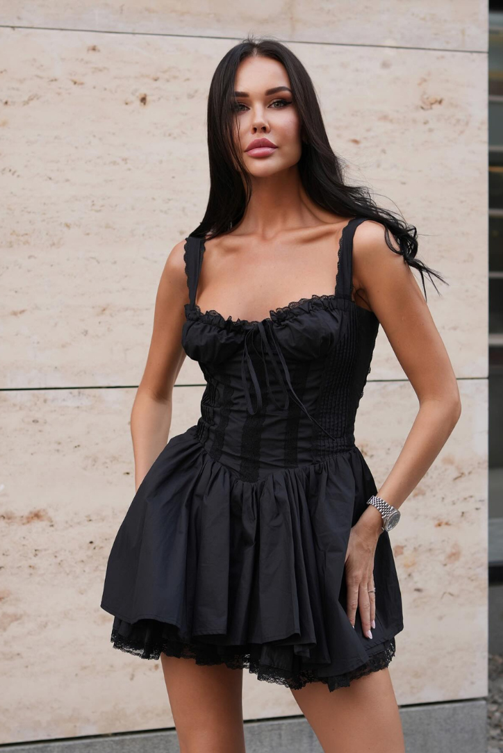 Beautifully Finished Dress in a Timeless Design