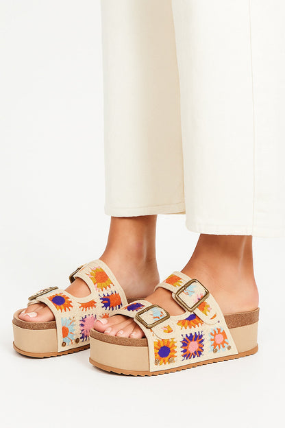 Effortlessly Elegant Sandals with a Timeless Design