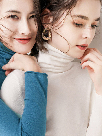 Classic Vintage Sweater with a Flattering Fit