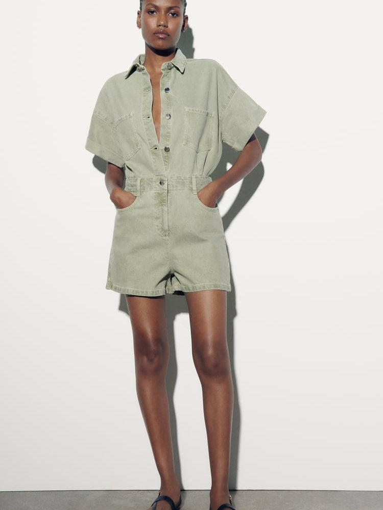 Effortlessly Elegant Garment with a Timeless Design