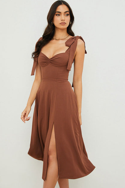 Well Tailored Dress with a Graceful Silhouette