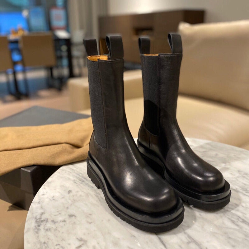 Well Tailored Boots with a Graceful Silhouette