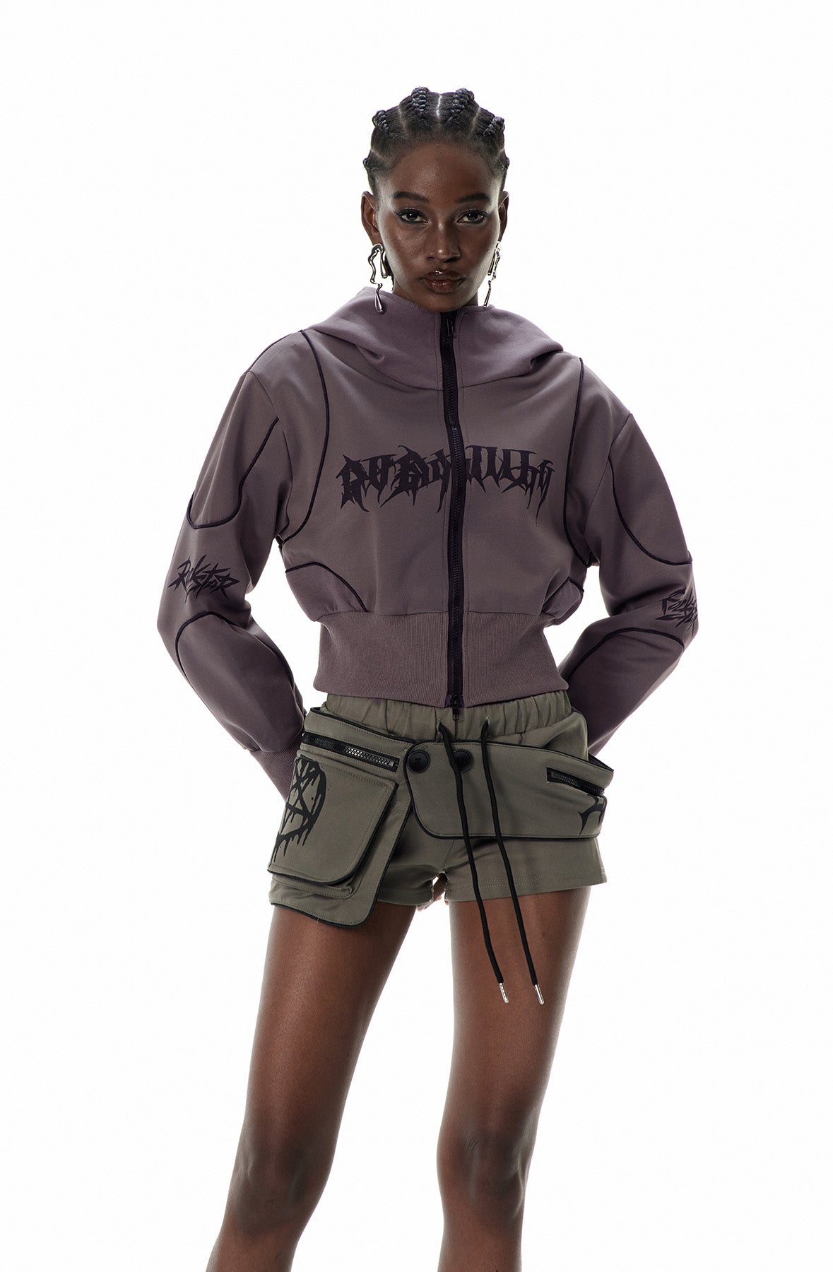 Effortlessly Elegant Pants with a Timeless Design