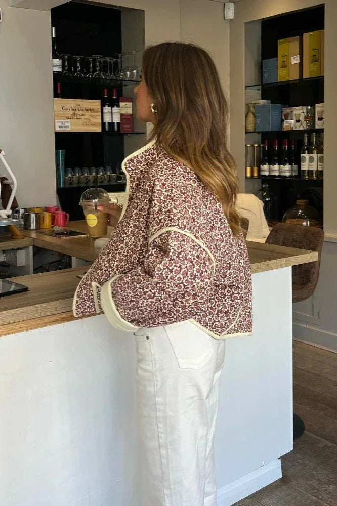 Effortlessly Elegant Jacket with a Timeless Design