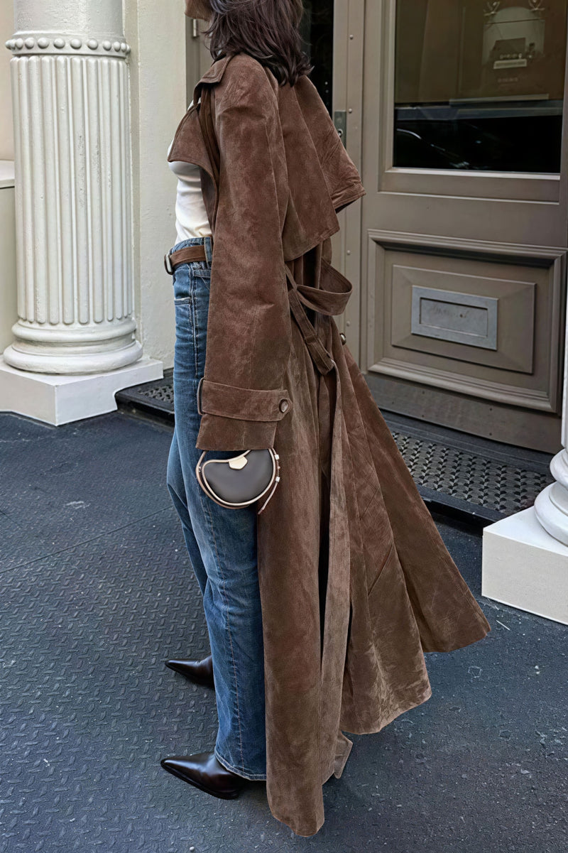 Well Tailored Coat with a Graceful Silhouette