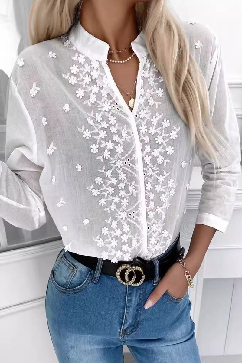 Effortlessly Elegant Blouse with a Timeless Design