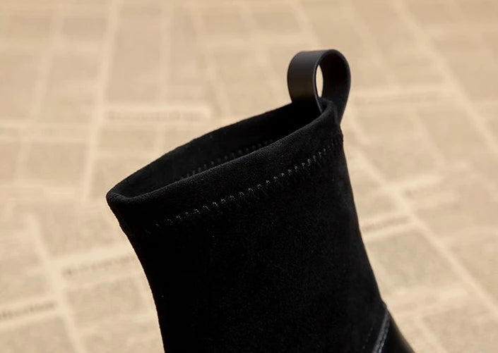 Effortlessly Elegant Boots with a Timeless Design