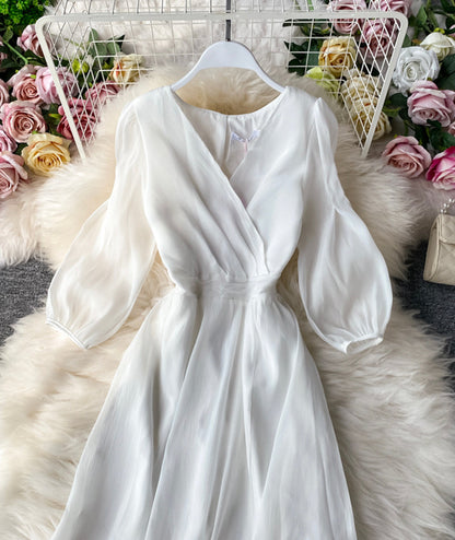 Effortlessly Elegant Dress with a Timeless Design
