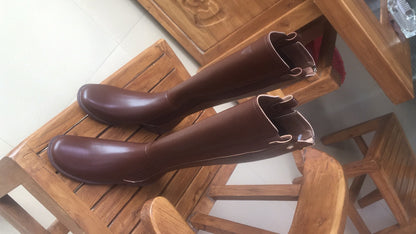 Well Tailored Boots with a Graceful Silhouette