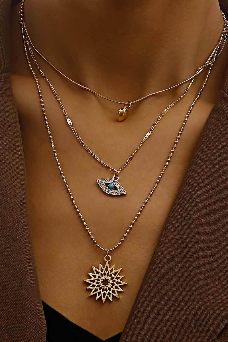 Effortlessly Elegant Garment with a Timeless Design