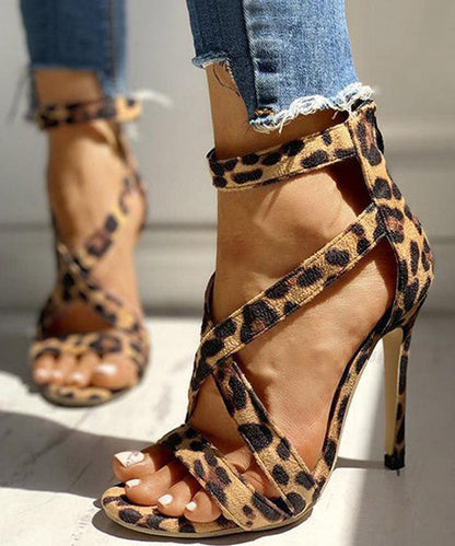 Classic Vintage Sandals with a Flattering Fit