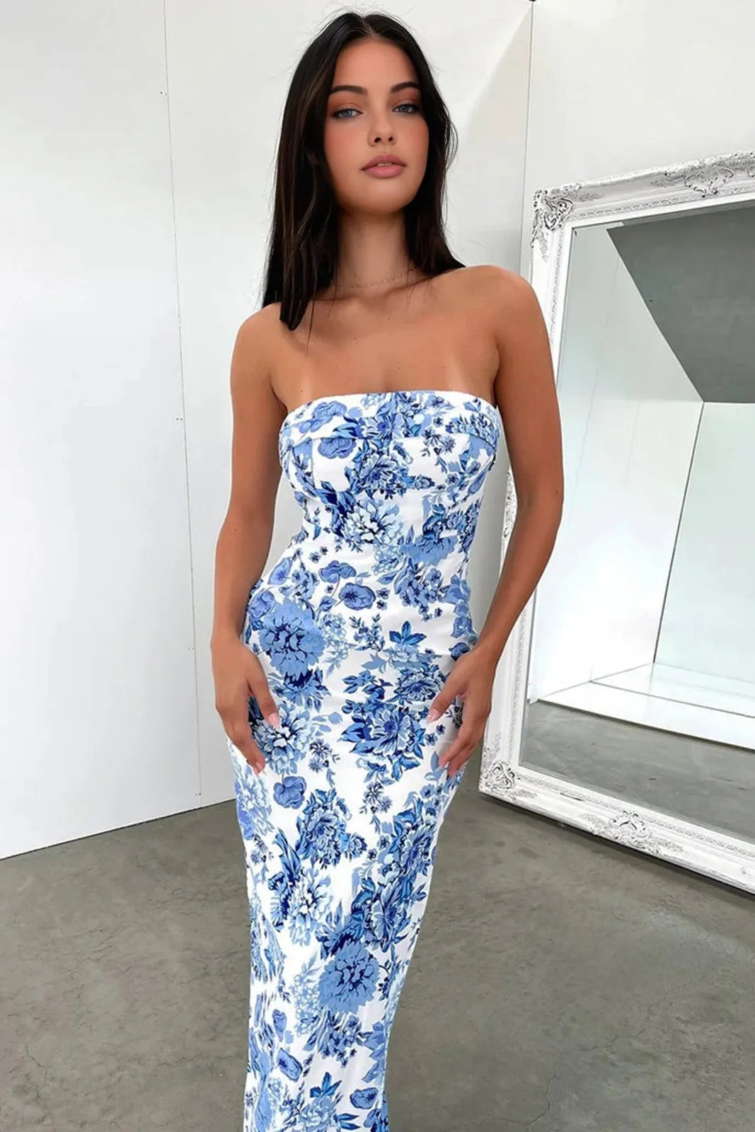 Classic Vintage Dress with a Flattering Fit