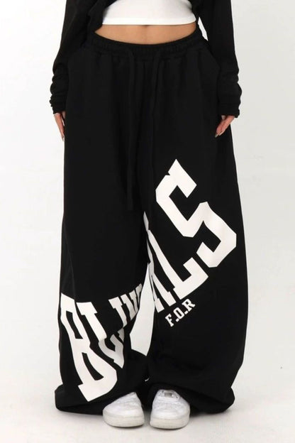 Effortlessly Elegant Pants with a Timeless Design