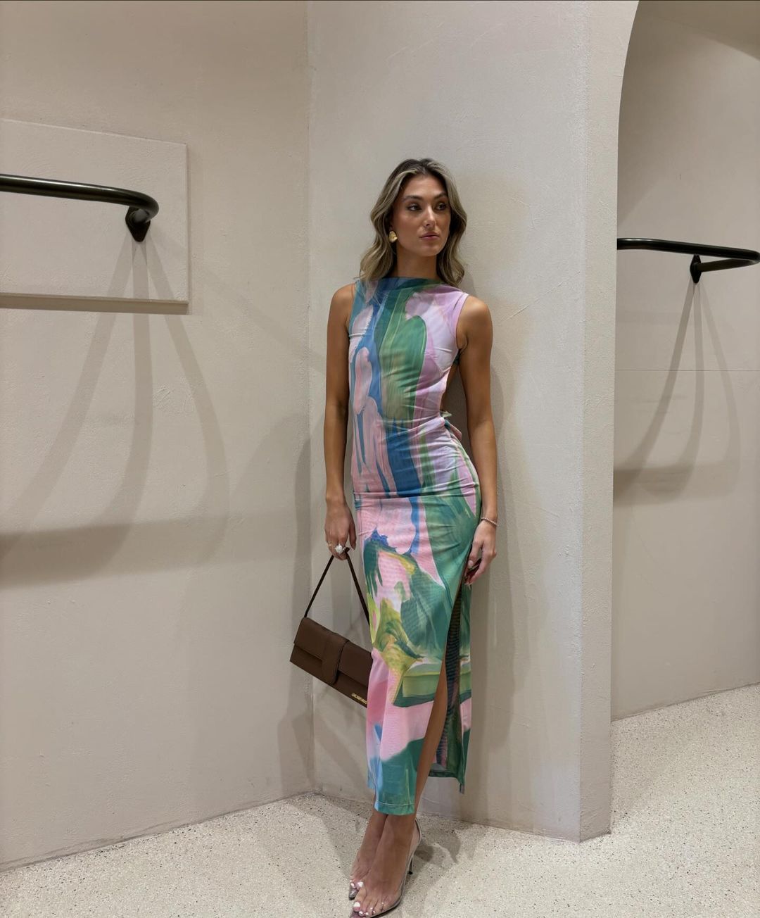 Well Tailored Dress with a Graceful Silhouette