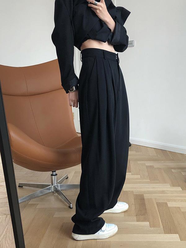 Classic Vintage Pants with a Flattering Fit