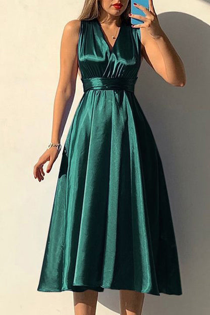 Beautifully Finished Dress in a Timeless Design