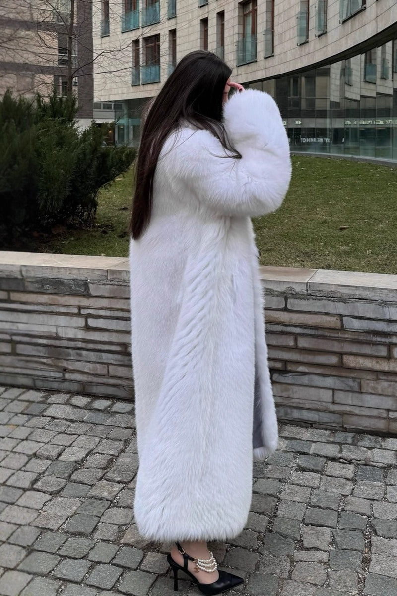 Effortlessly Elegant Coat with a Timeless Design