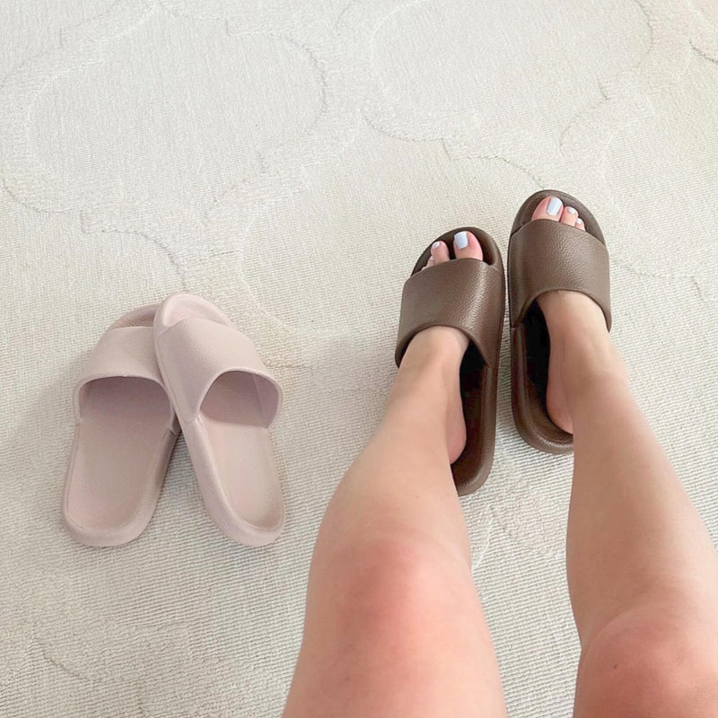 Classic Vintage Sandals with a Flattering Fit