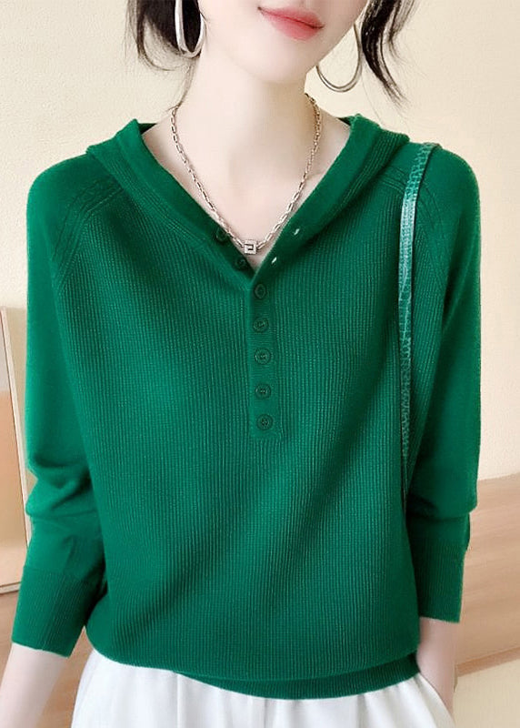 Well Tailored Sweater with a Graceful Silhouette