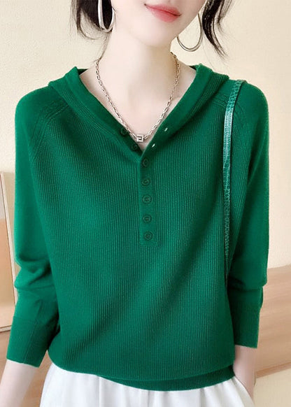 Well Tailored Sweater with a Graceful Silhouette