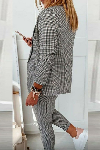 Effortlessly Elegant Garment with a Timeless Design