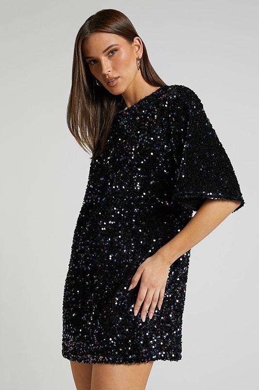 Sophisticated Dress with a Clean Classic Look
