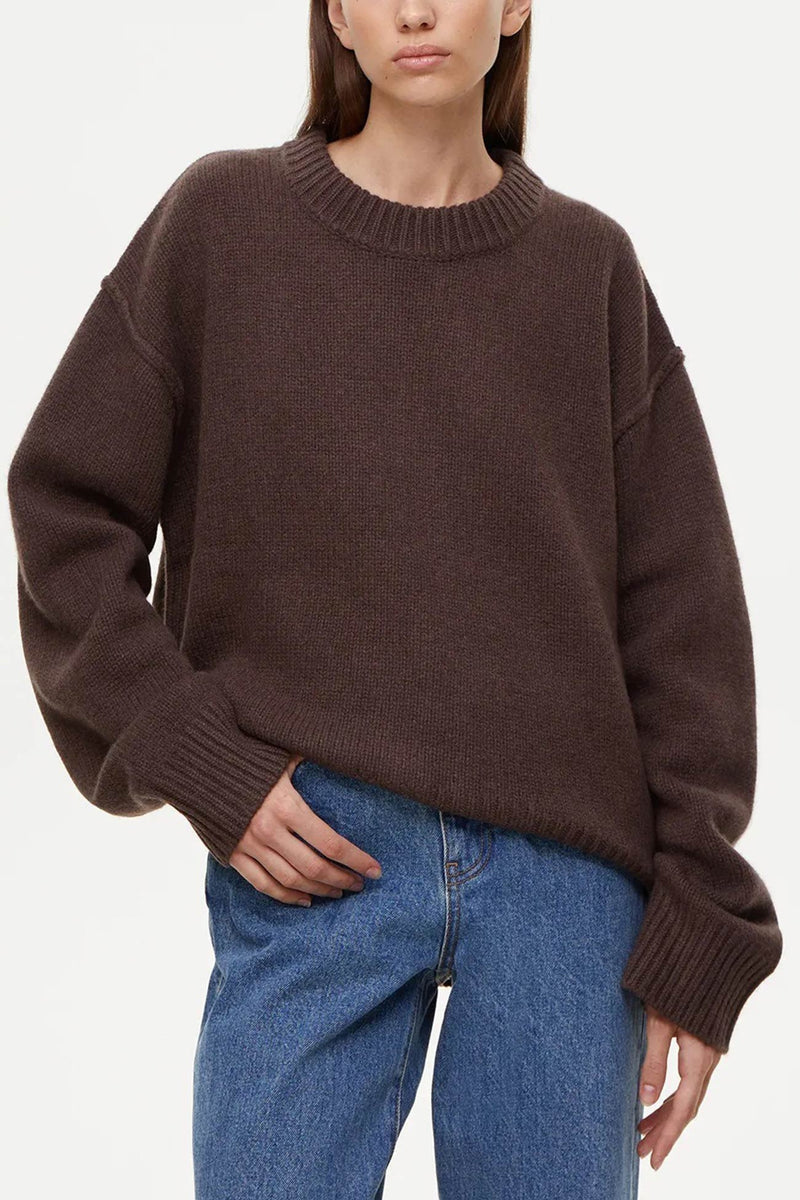 Well Tailored Sweater with a Graceful Silhouette