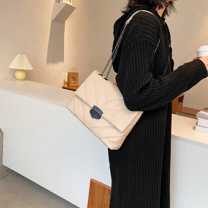 Polished Bag with an Effortless Classic Look